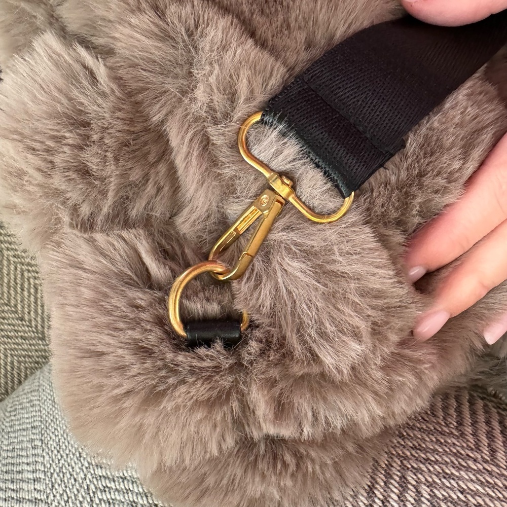 Fluffy The Tote Bag Winter Furry Purse Faux Fur Soft Fuzzy Purse Plush Crossbody - Picture 4 of 7